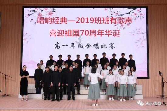 其实我很想知道，为什么男的会跟前女友联系游戏画面