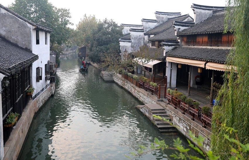 市政协三届三次会议举行第三次全体会议